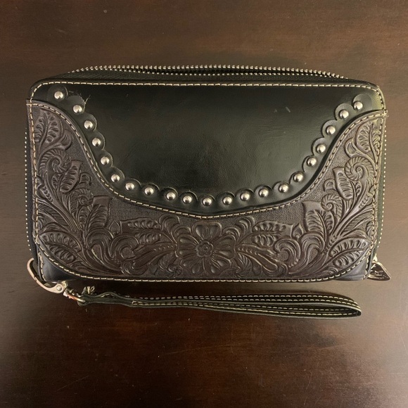 Black Montana West Clutch Wristlet - Picture 1 of 5